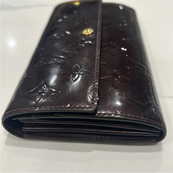 Louis Vuitton Vernis Portefeuille Sarah Wallet Amarante / Burgundy - EUC - Picture 11 of 16